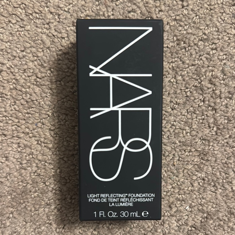 NARS Light Reflecting Foundation